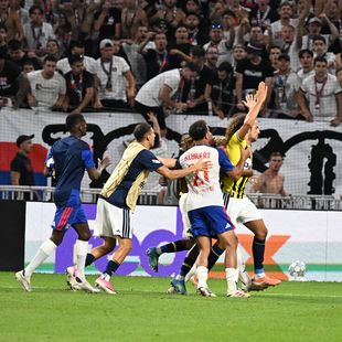 Bătaie generală la Lyon – Fenerbahce, în UCL! Gestul unui francez din lotul turcilor a provocat haos