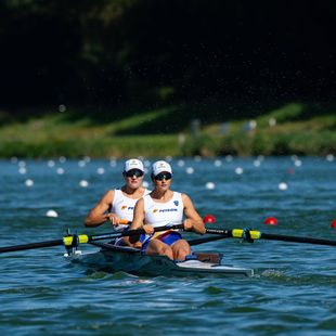 Începe asaltul pentru medalii! Două echipaje românești, în finale la Mondialele de canotaj