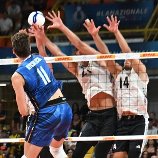 Record mondial la un meci de volei! Primul set din Italia - Germania a durat... 89 de minute