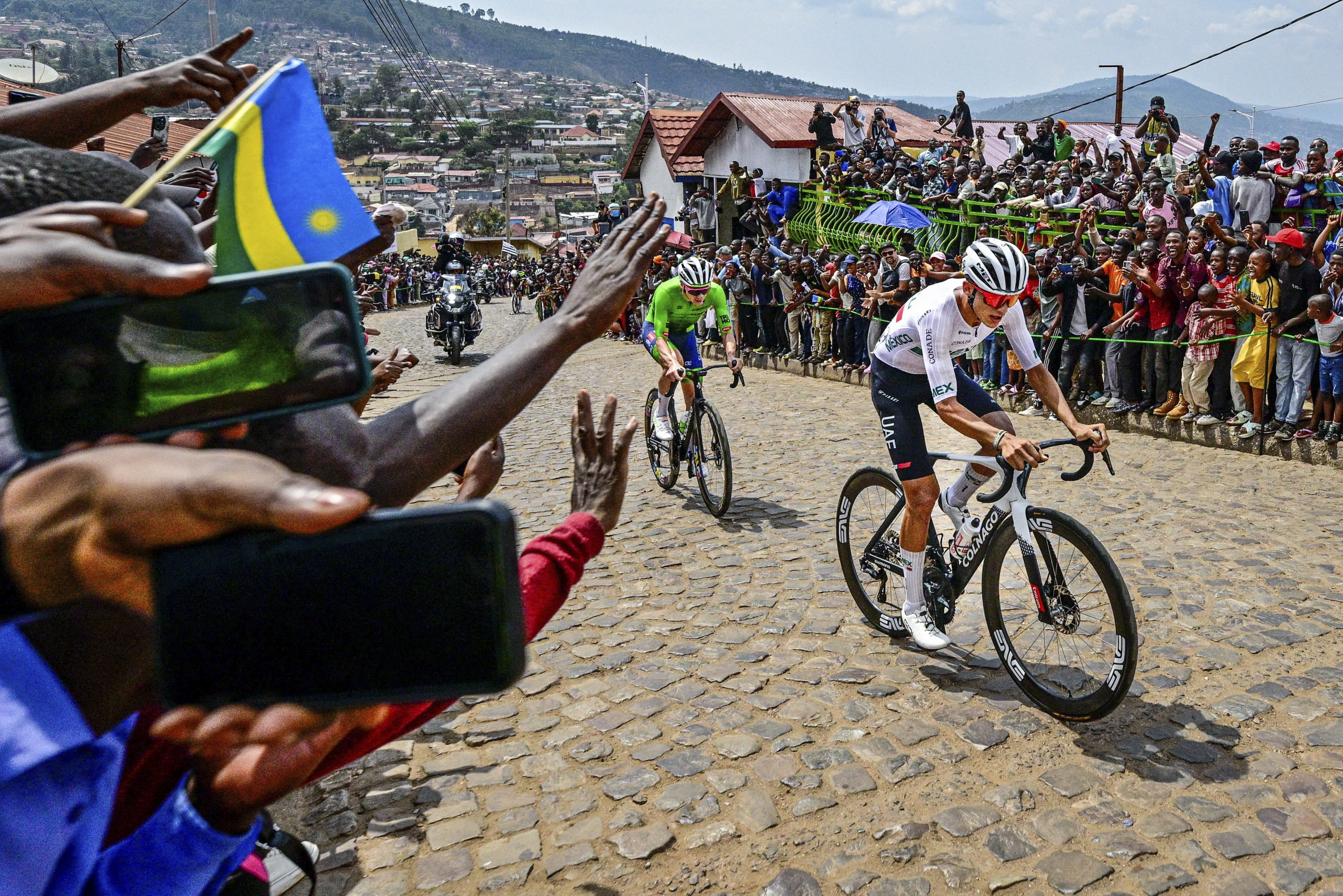 Tadej Pogacar, out din Vuelta 2026