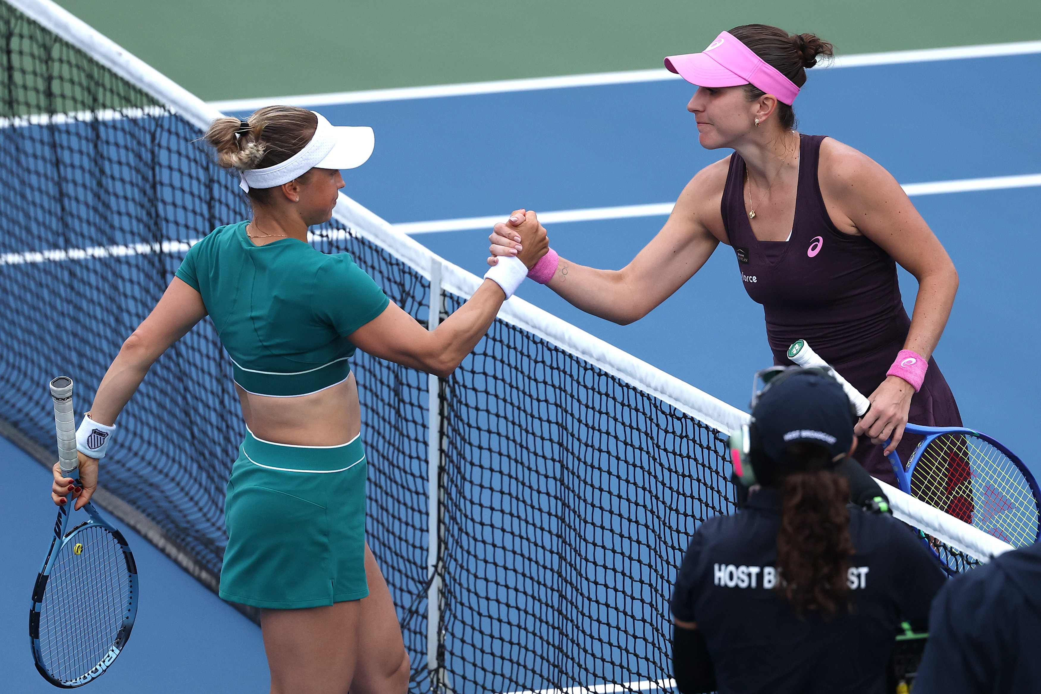 Trotz der Auseinandersetzung gaben sich Putintseva und Bencic nach dem Spiel die Hand