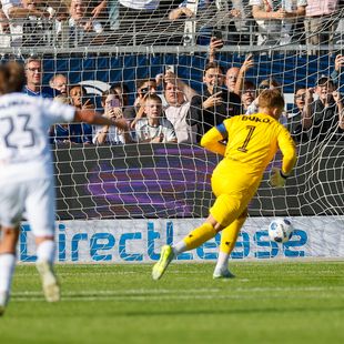 Povestea weekendului în fotbal! Portarul, care este fiul unei legende, a marcat două goluri