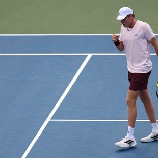 Americanul de pe locul 46 s-a calificat în sferturi și este singurul fără set pierdut la US Open