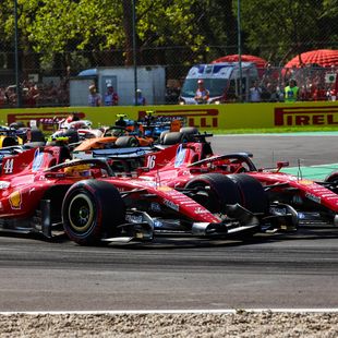 Război la Ferrari după incidentul de la Monza. Ce a zis Hamilton când a auzit versiunea lui Leclerc