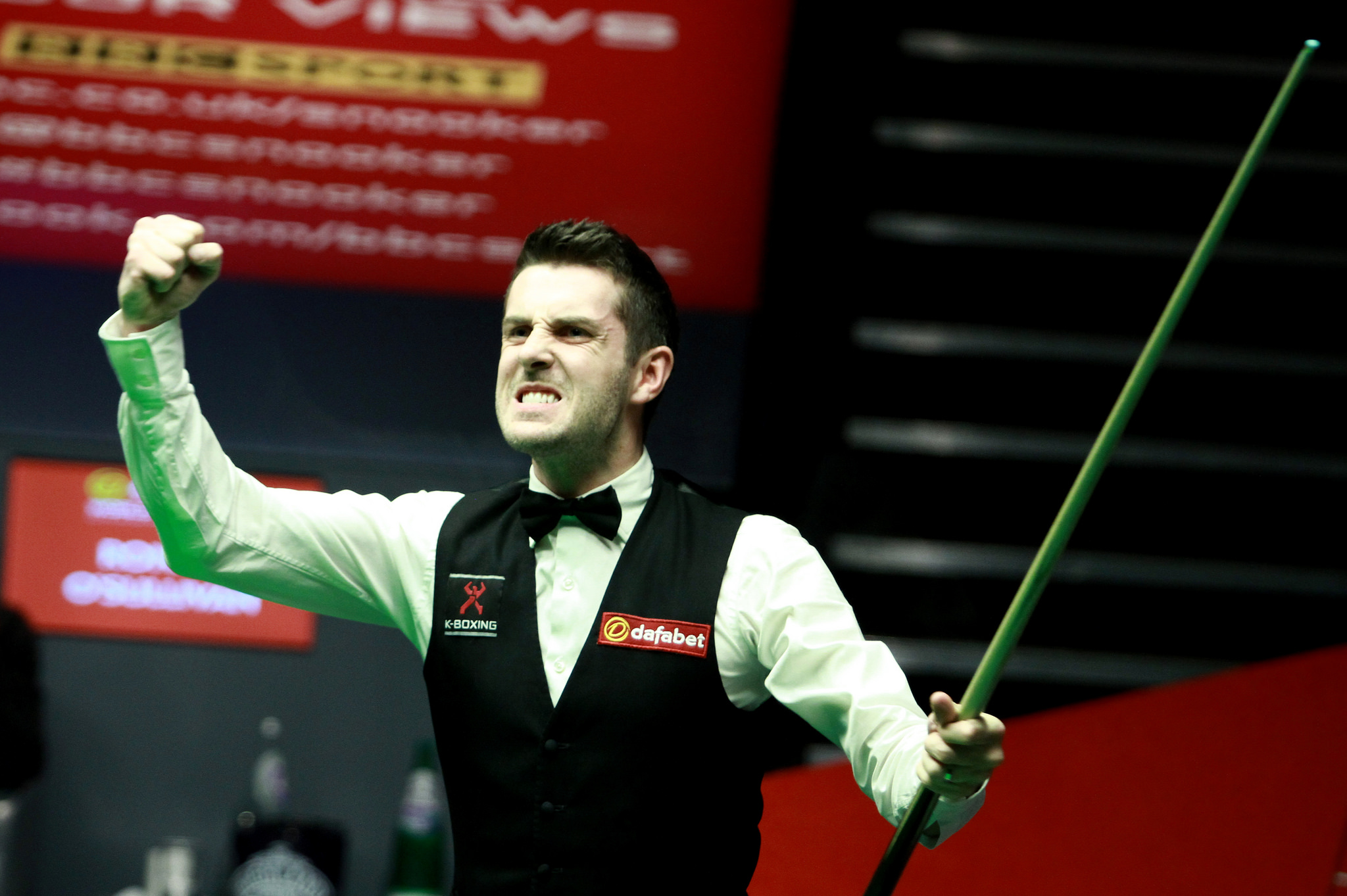 Mark Selby celebrates potting a black that sealed his astonishing 18-14 win over Ronnie O'Sullivan in the 2014 final. (Picture via World Snooker)