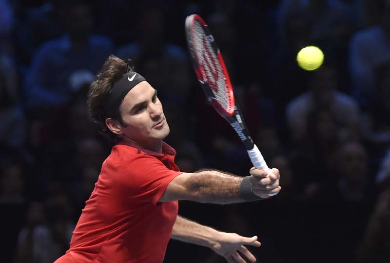 Roger Federer in action against Andy Murray