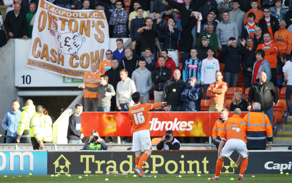 Why did Blackpool fans throw tennis balls and tangerines onto the pitch