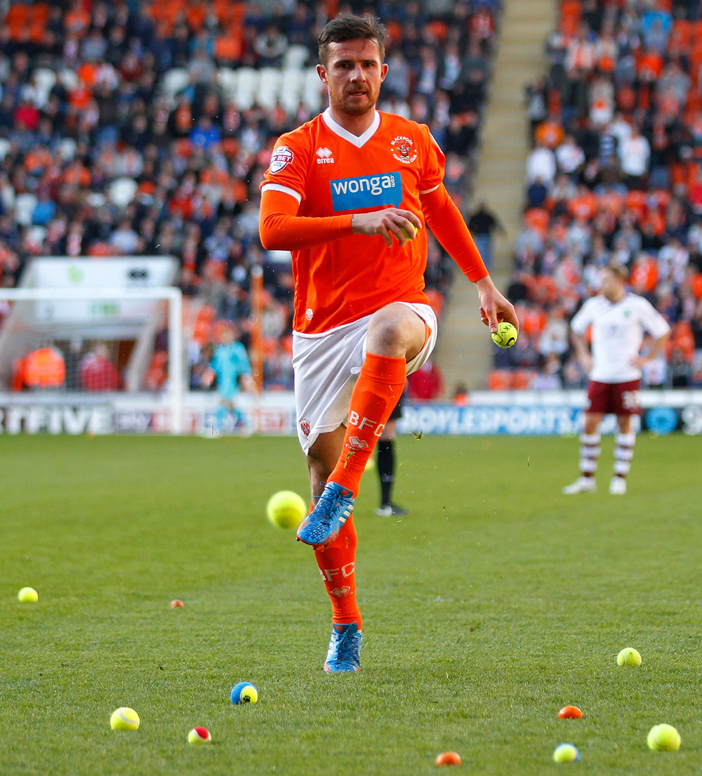 Why did Blackpool fans throw tennis balls and tangerines onto the pitch