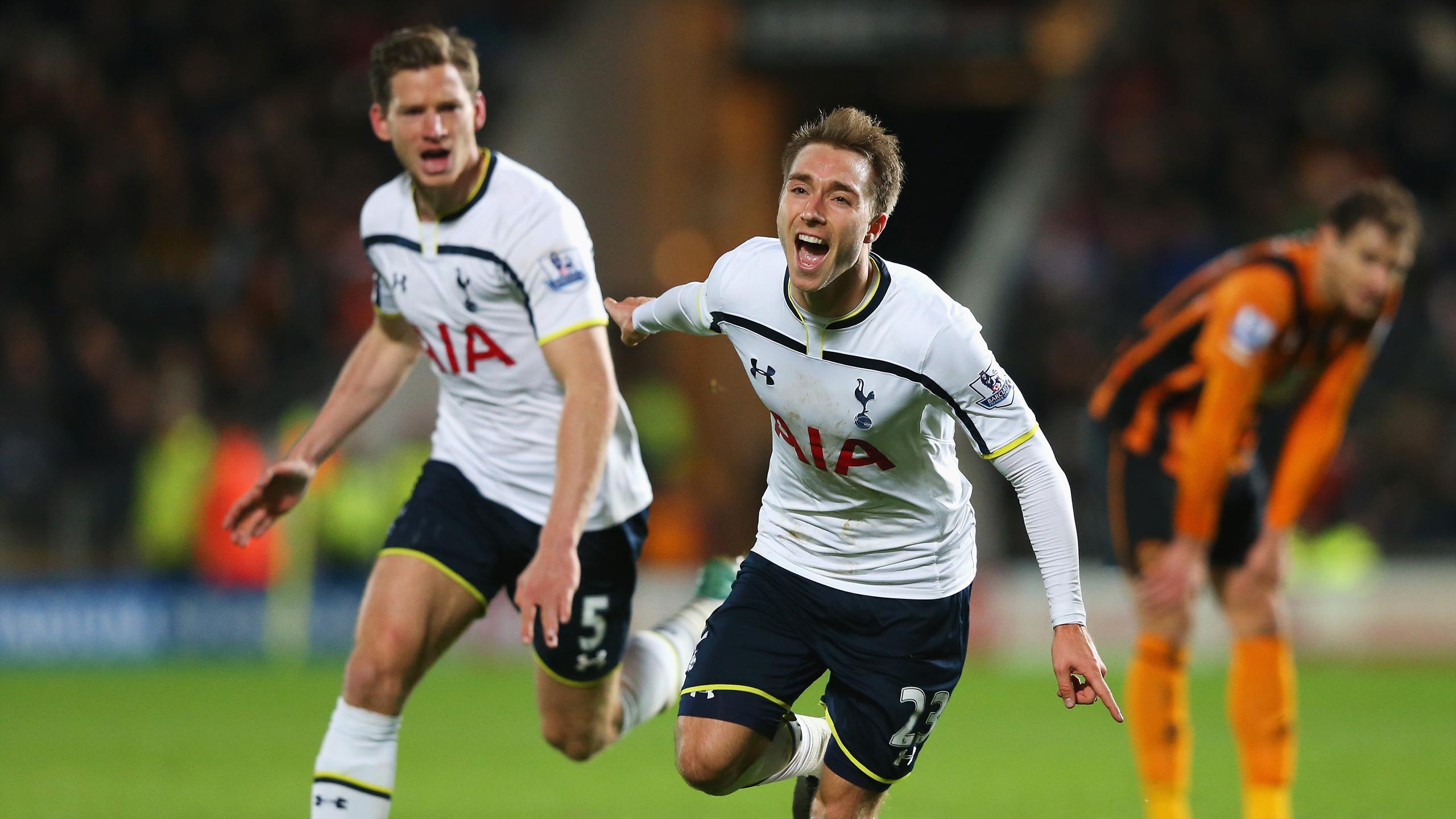 Christian Eriksen of Tottenham Hotspur celebrates scoring the winning goal with Jan Vertonghen against Hull (Getty)