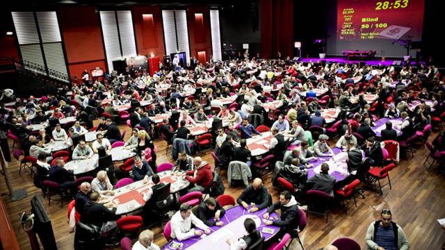 Poker : les 3 destinations incontournables de l’été en France !
